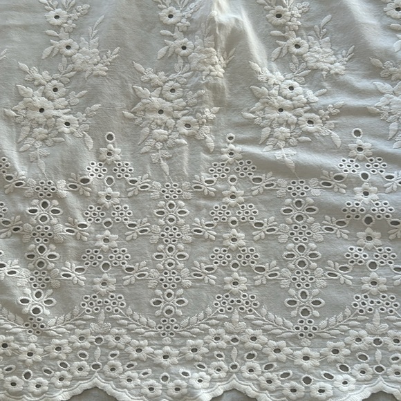 🌞 New Direction Bright White Sleeveless Appliqué Top - Picture 2 of 7